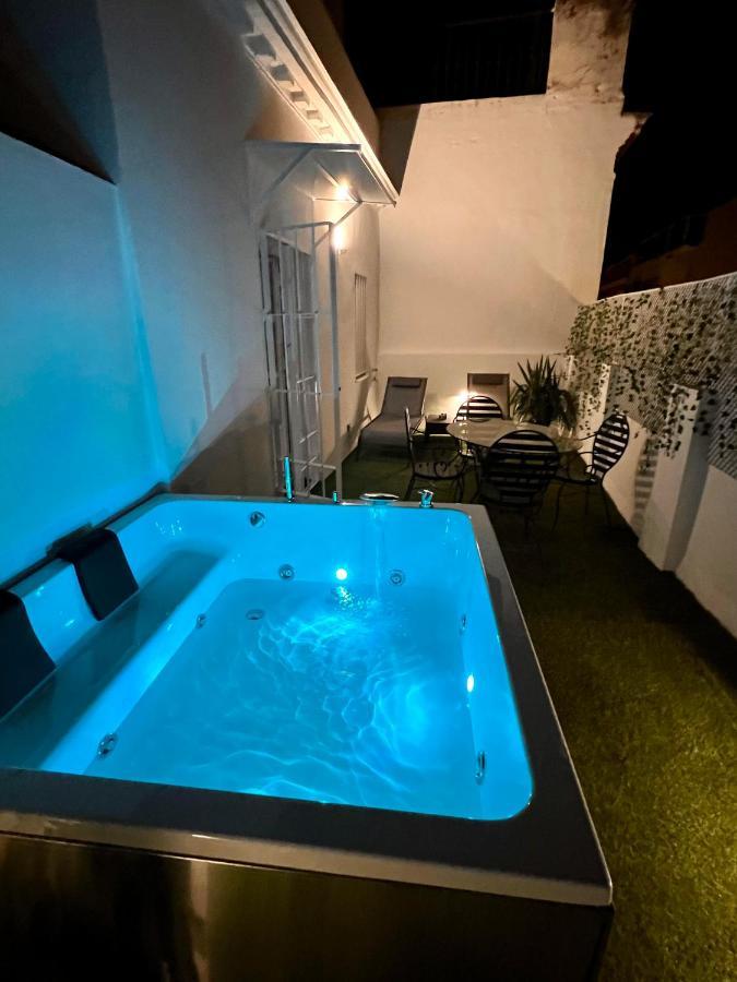 Downtown Apartment With Private Terrace & Jacuzzi Sewilla Zewnętrze zdjęcie