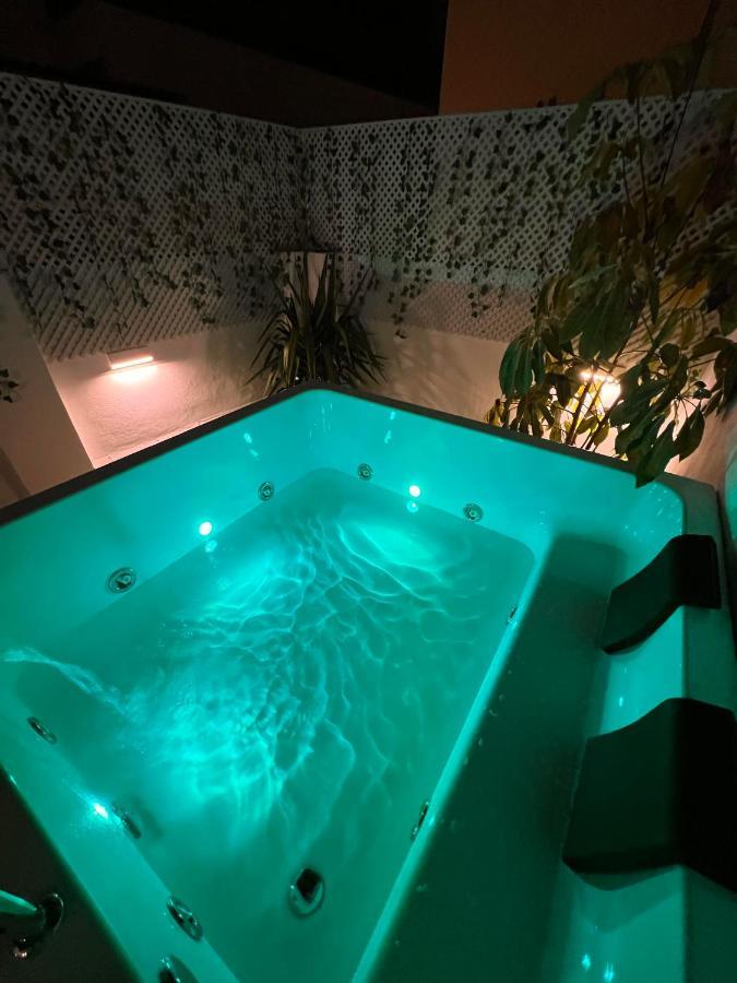 Downtown Apartment With Private Terrace & Jacuzzi Sewilla Zewnętrze zdjęcie